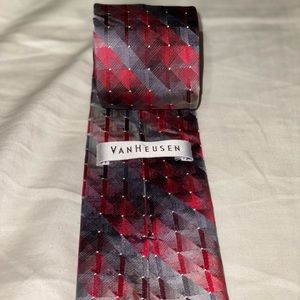 Van Heusen tie